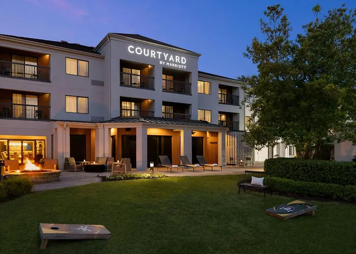 Courtyard Greenville