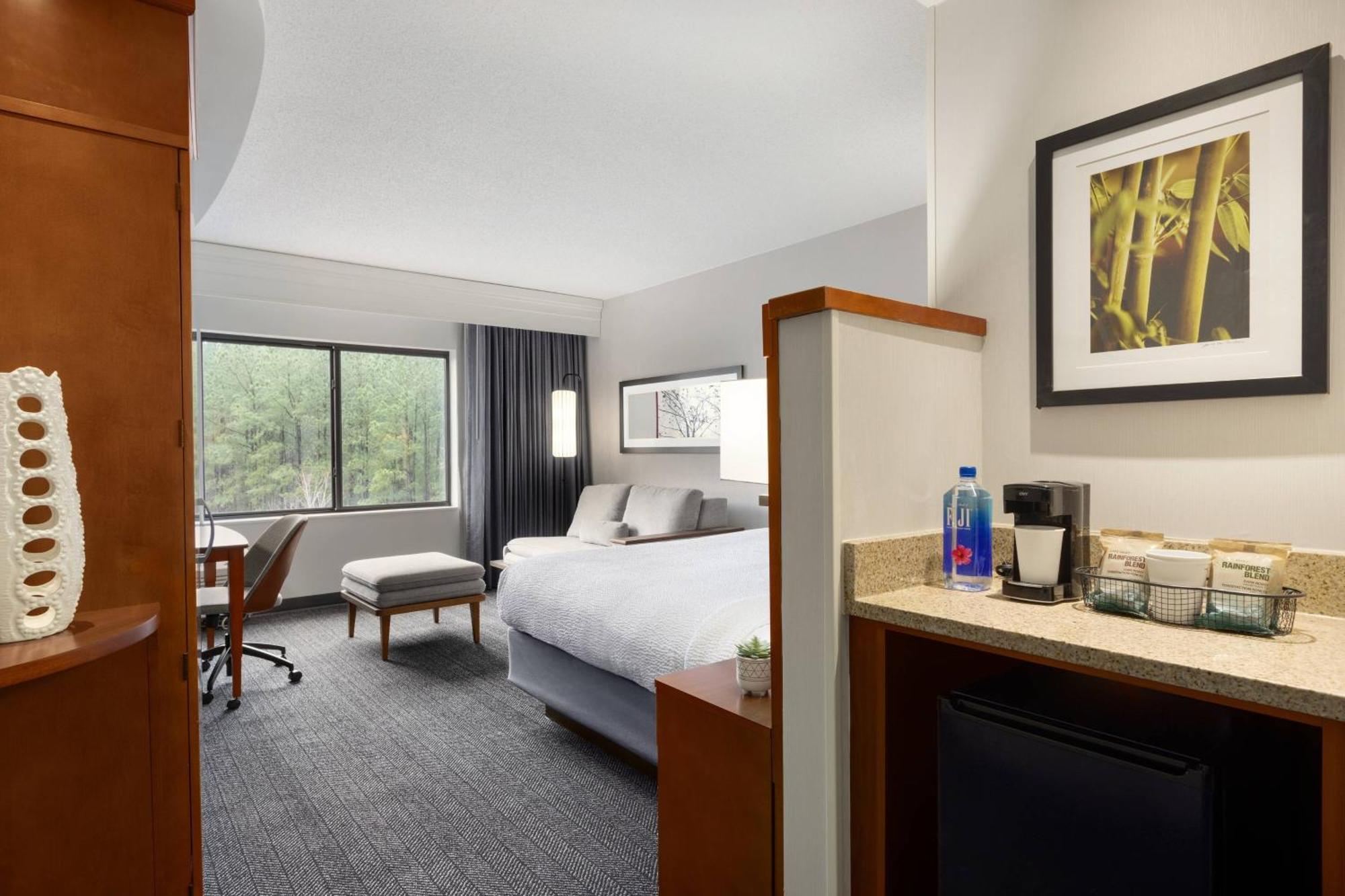 Courtyard 3* Greenville