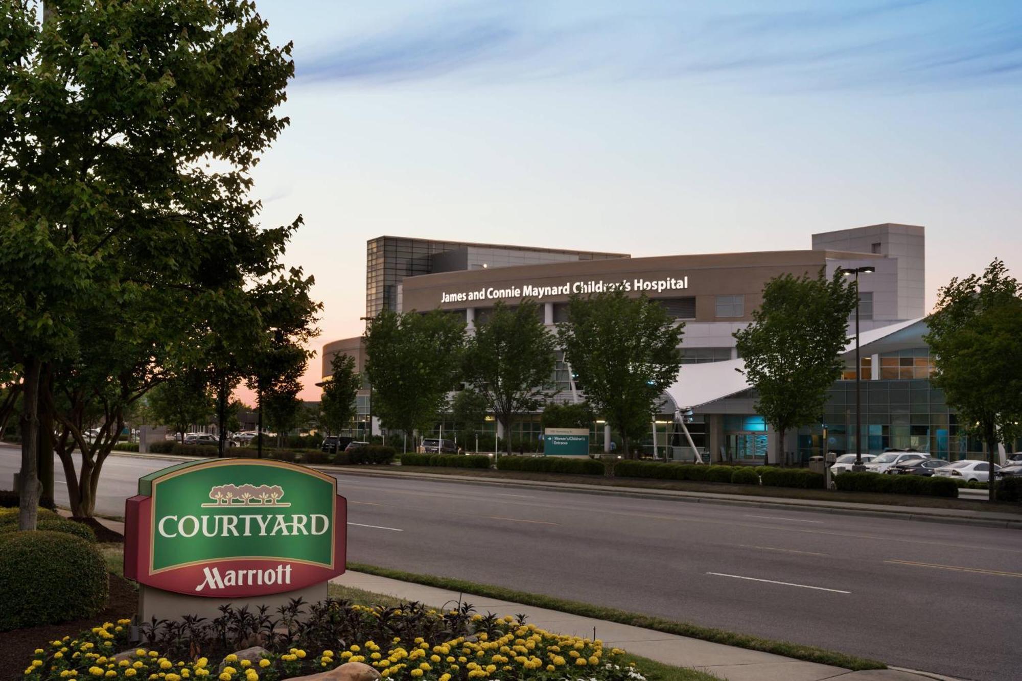 Hotel Courtyard Greenville