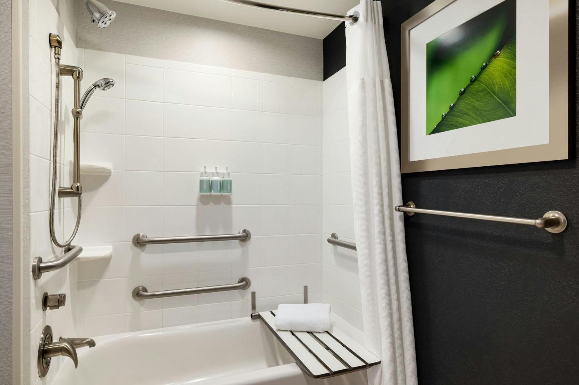 Courtyard Hotel 3*