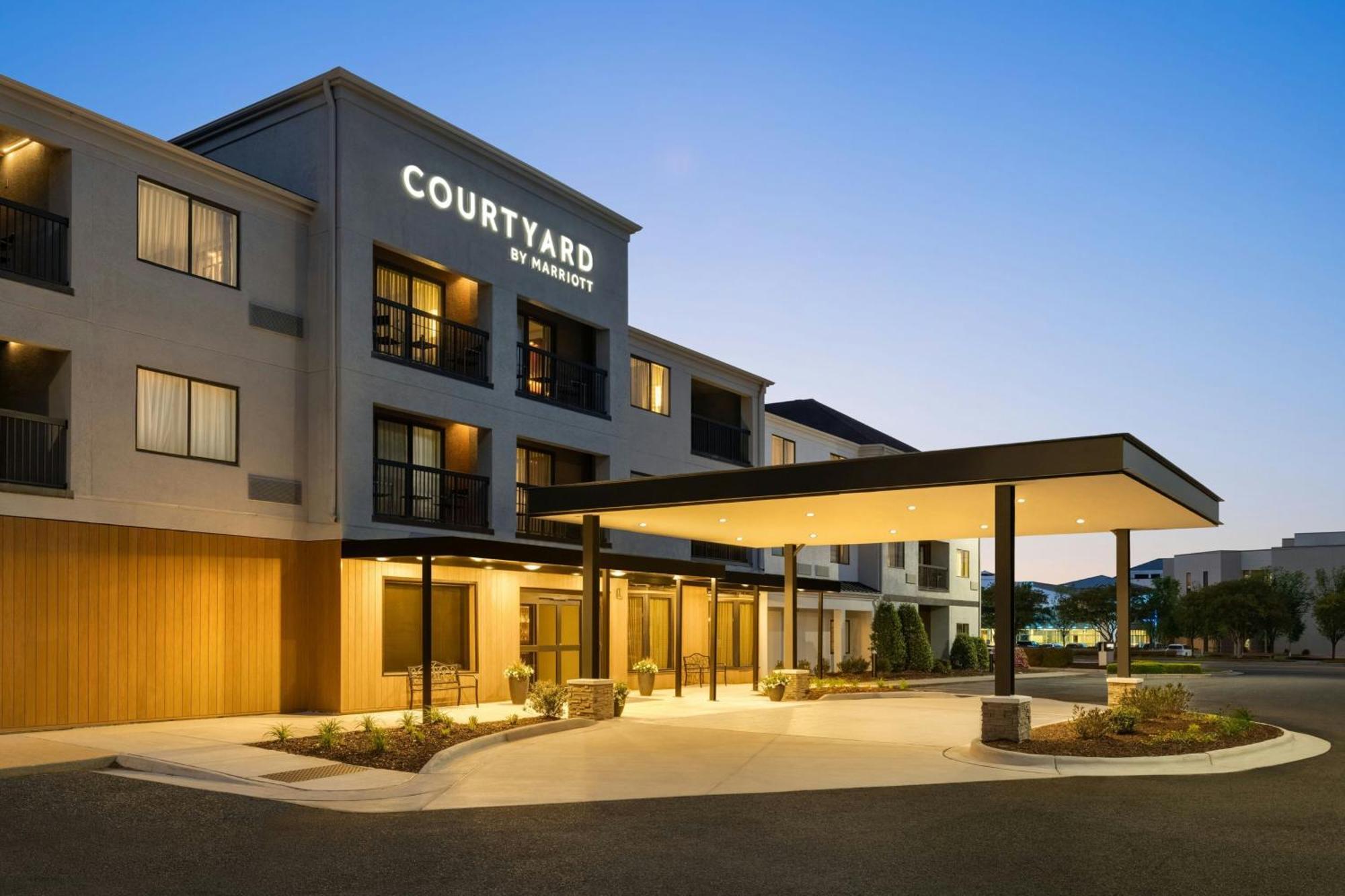Hotel Courtyard