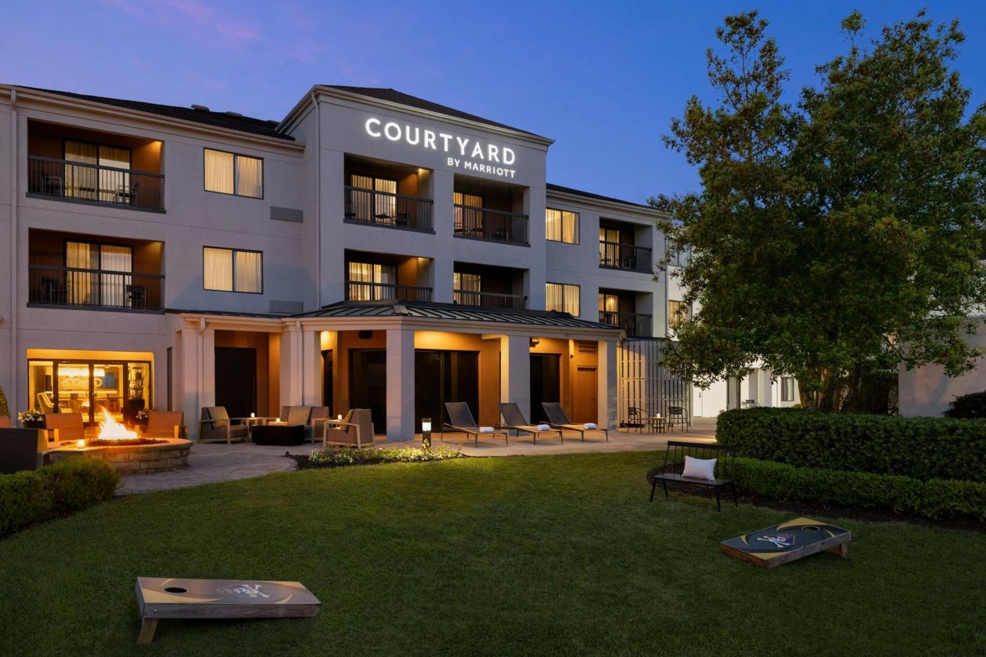 Hotel Courtyard 3*