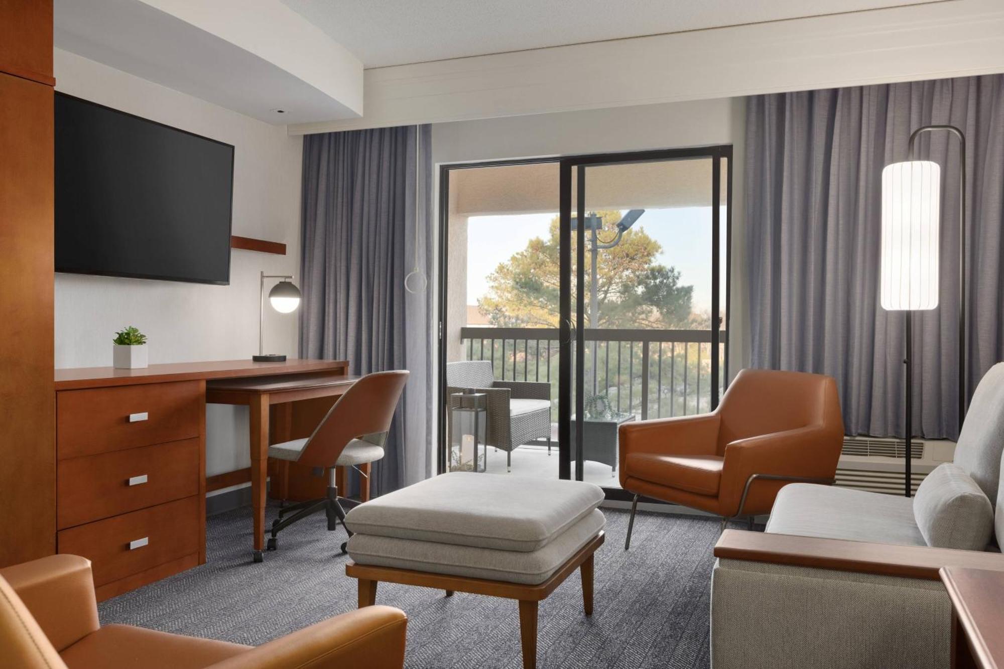 Hotel Courtyard Greenville