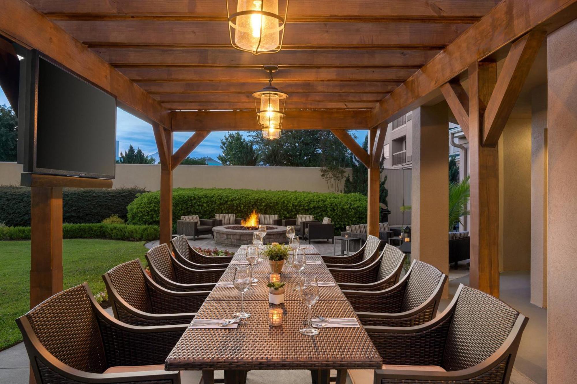 Hotel Courtyard 3*