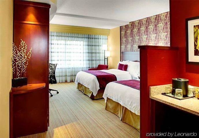 Courtyard 3*
